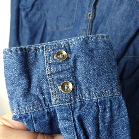 Croft and Barrow collared denim look button front pocket long sleeve. Size XS - Picture 6 of 9
